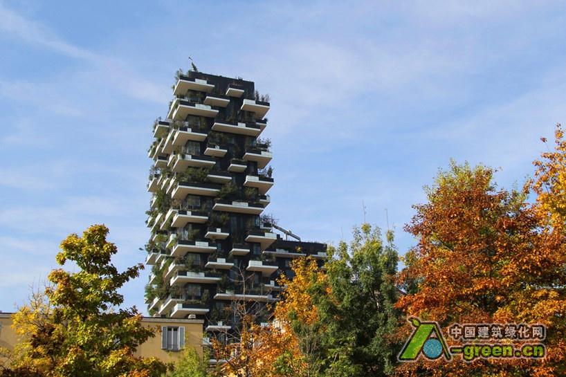 意大利垂直绿色公寓